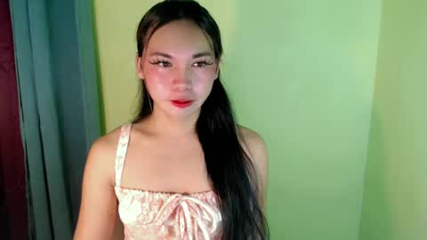 Snapshot of ur_innocent_girlx chatting on February 19, 4:44 pm QUEENSY online show from February 19, 4:44 pm