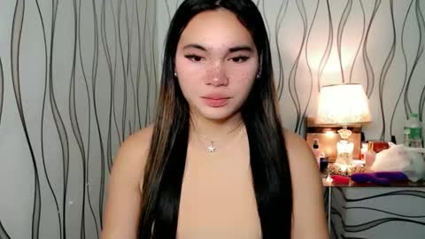 Snapshot of ur_innocent_girlx chatting on October 15, 4:26 am QUEENSY online show from October 15, 4:26 am