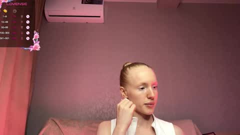Snapshot of uriyani chatting on October 21, 6:12 pm ElizabethLizy online show from October 21, 6:12 pm