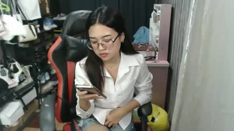 urlovelychinita online show from October 5, 12:04 am