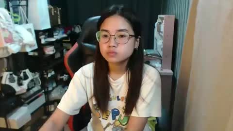 urlovelychinita online show from October 10, 7:52 pm