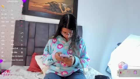 Vahiolet smith online show from February 12, 3:30 am