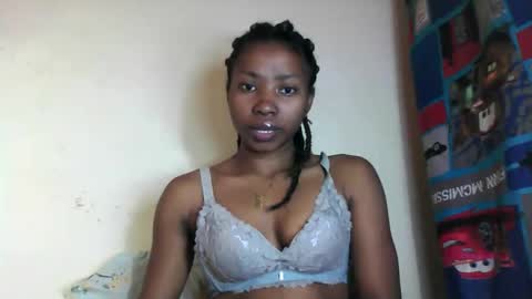 Snapshot of vailla02 chatting on October 1, 7:35 am vailla02 online show from October 1, 7:35 am