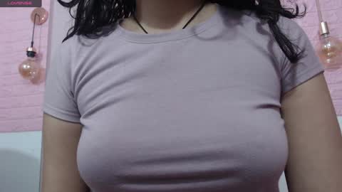 Snapshot of vainilla_cam chatting on January 18, 1:19 am Vainilla online show from January 18, 1:19 am