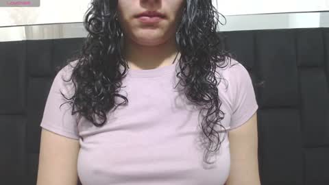 Snapshot of vainilla_cam chatting on December 19, 1:39 am Vainilla online show from December 19, 1:39 am