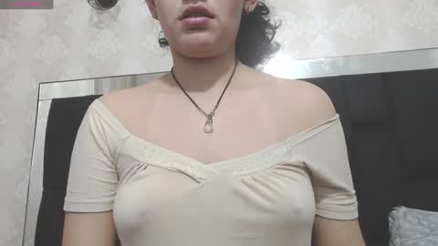 Snapshot of vainilla_cam chatting on January 8, 1:53 am Vainilla online show from January 8, 1:53 am