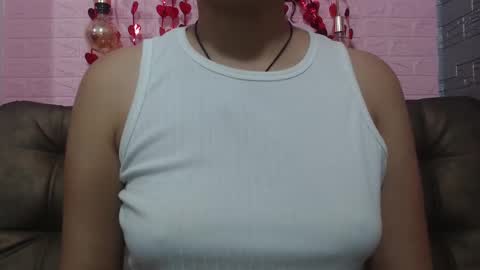 Snapshot of vainilla_cam chatting on February 17, 1:47 am Vainilla online show from February 17, 1:47 am