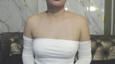 Snapshot of vainilla_cam chatting on October 15, 12:35 am Vainilla online show from October 15, 12:35 am