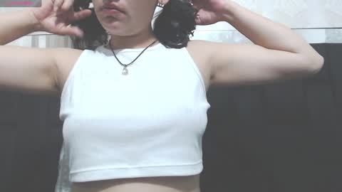 Snapshot of vainilla_cam chatting on January 10, 2:35 am Vainilla online show from January 10, 2:35 am