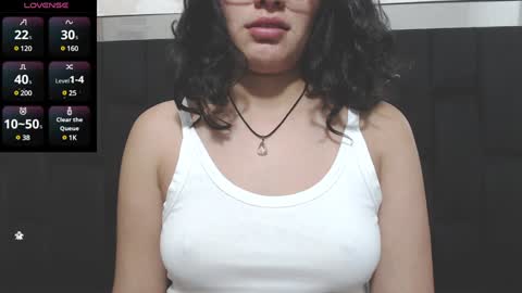 Snapshot of vainilla_cam chatting on February 1, 2:05 am Vainilla online show from February 1, 2:05 am