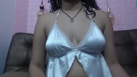 Snapshot of vainilla_cam chatting on March 3, 2:22 am Vainilla online show from March 3, 2:22 am