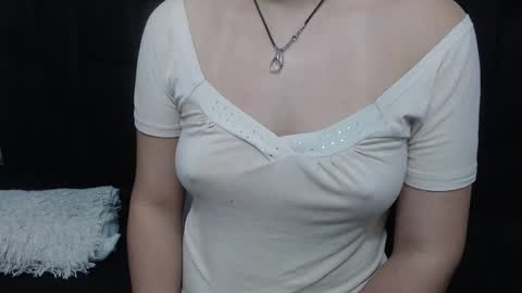 Snapshot of vainilla_cam chatting on March 9, 1:56 am Vainilla online show from March 9, 1:56 am