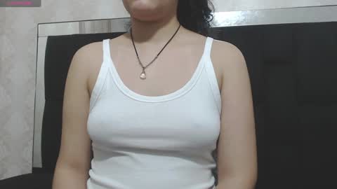 Snapshot of vainilla_cam chatting on December 23, 2:02 am Vainilla online show from December 23, 2:02 am