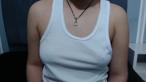 Snapshot of vainilla_cam chatting on January 26, 2:03 am Vainilla online show from January 26, 2:03 am