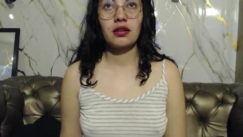 Snapshot of vainilla_cam chatting on October 4, 2:17 am Vainilla online show from October 4, 2:17 am