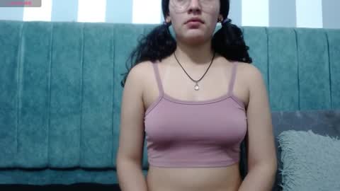 Snapshot of vainilla_cam chatting on December 14, 2:33 am Vainilla online show from December 14, 2:33 am