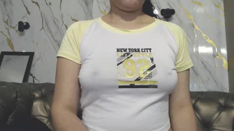 Snapshot of vainilla_cam chatting on October 11, 1:21 am Vainilla online show from October 11, 1:21 am