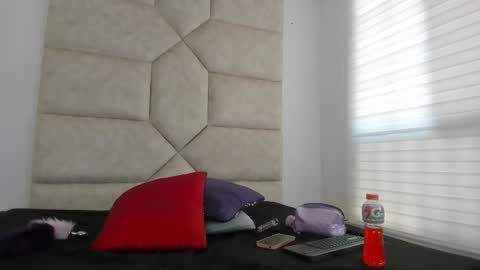 Snapshot of vaiolett_smith chatting on September 28, 3:50 pm V A I O L E T T  S M I T H online show from September 28, 3:50 pm