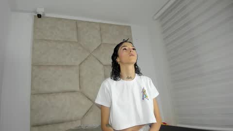 Snapshot of vaiolett_smith chatting on September 20, 10:02 am V A I O L E T T  S M I T H online show from September 20, 10:02 am
