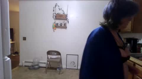Snapshot of valarieak chatting on October 16, 2:36 am valarieak online show from October 16, 2:36 am