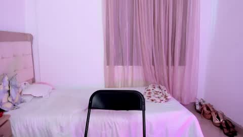 HI IM NEW online show from June 18, 5:29 pm
