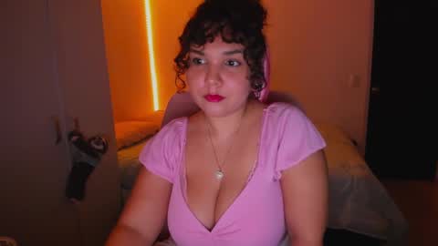 Snapshot of valen_smile_ chatting on December 23, 1:40 am valen_smile_ online show from December 23, 1:40 am
