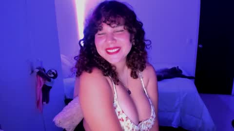 Snapshot of valen_smile_ chatting on December 20, 1:58 am valen_smile_ online show from December 20, 1:58 am