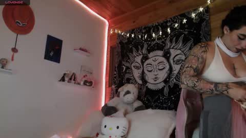 Snapshot of valenor_ chatting on March 9, 3:11 am valentina online show from March 9, 3:11 am