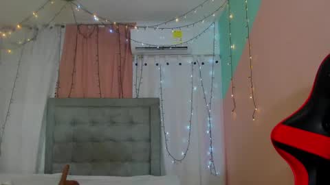 Snapshot of valentina_0_ chatting on March 2, 2:08 am Valentina online show from March 2, 2:08 am