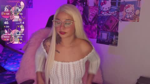 Snapshot of valentinna_5 chatting on February 5, 10:01 pm Danielle Please help me to reach 300 thumbs up online show from February 5, 10:01 pm