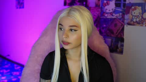 Snapshot of valentinna_5 chatting on February 2, 8:19 pm Danielle Please help me to reach 300 thumbs up online show from February 2, 8:19 pm