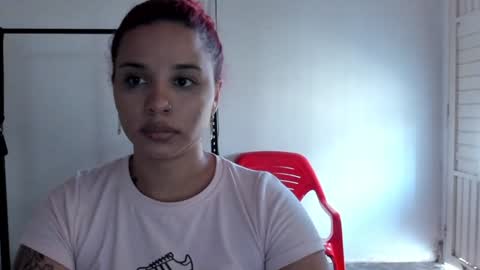 Snapshot of valentinna_5 chatting on January 25, 6:43 pm Danielle Please help me to reach 300 thumbs up online show from January 25, 6:43 pm