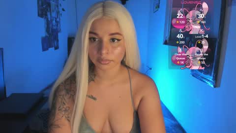 Snapshot of valentinna_5 chatting on February 10, 11:02 pm Danielle Please help me to reach 300 thumbs up online show from February 10, 11:02 pm