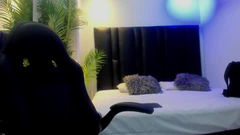 valeri_tafur online show from November 7, 11:05 am