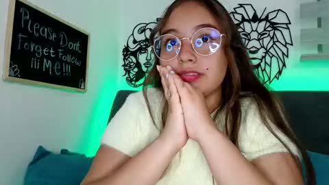 Snapshot of valeria_cherry chatting on October 13, 2:25 am valeria online show from October 13, 2:25 am