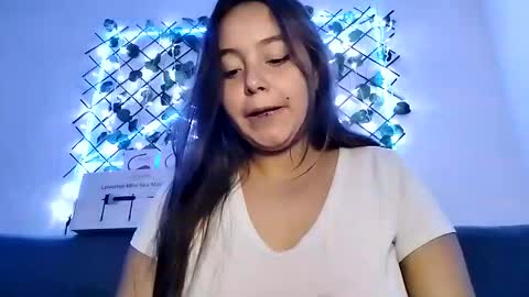 Snapshot of valeria_cherry chatting on February 28, 6:43 am valeria online show from February 28, 6:43 am