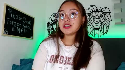 Snapshot of valeria_cherry chatting on October 10, 12:04 am valeria online show from October 10, 12:04 am