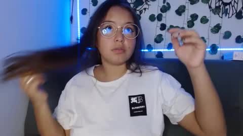 Snapshot of valeria_cherry chatting on December 12, 4:04 am valeria online show from December 12, 4:04 am