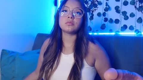 Snapshot of valeria_cherry chatting on December 11, 3:56 am valeria online show from December 11, 3:56 am