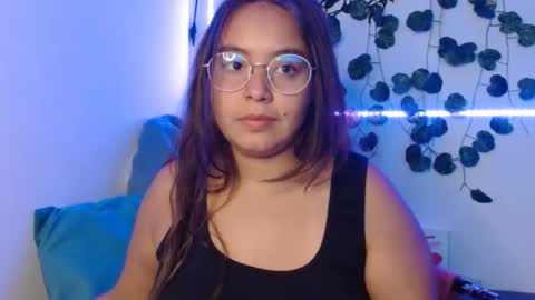 Snapshot of valeria_cherry chatting on January 19, 8:07 am valeria online show from January 19, 8:07 am