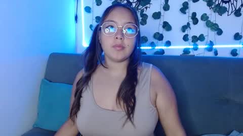 Snapshot of valeria_cherry chatting on January 3, 4:11 am valeria online show from January 3, 4:11 am