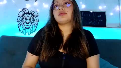 Snapshot of valeria_cherry chatting on September 20, 3:27 am valeria online show from September 20, 3:27 am