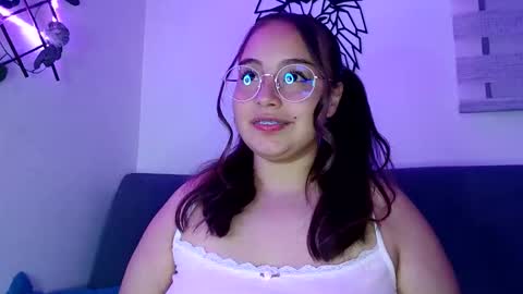 Snapshot of valeria_cherry chatting on September 10, 3:50 am valeria online show from September 10, 3:50 am
