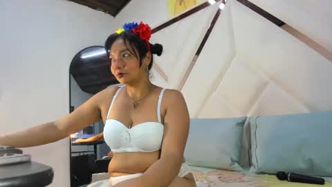 valeria_gil_ online show from June 7, 6:04 pm