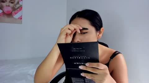 valeria_miller69 online show from May 7, 3:05 pm