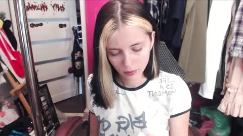 Snapshot of valeriaxkiss chatting on February 22, 9:56 am ValeriaXKiss online show from February 22, 9:56 am