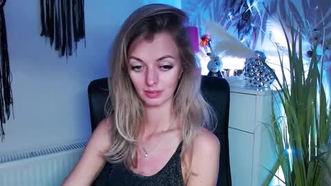 Valerie  online show from February 24, 9:31 pm