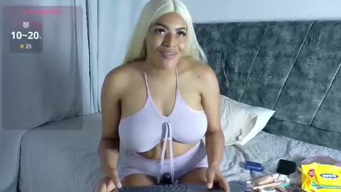 Snapshot of valerigallardo chatting on September 25, 9:45 pm valerigallardo online show from September 25, 9:45 pm