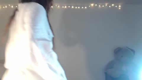 VALIENTE  online show from February 4, 2:03 am