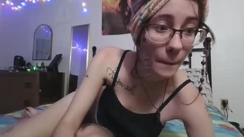 Snapshot of valleriestarr chatting on December 4, 6:00 am Vallerie Starr online show from December 4, 6:00 am